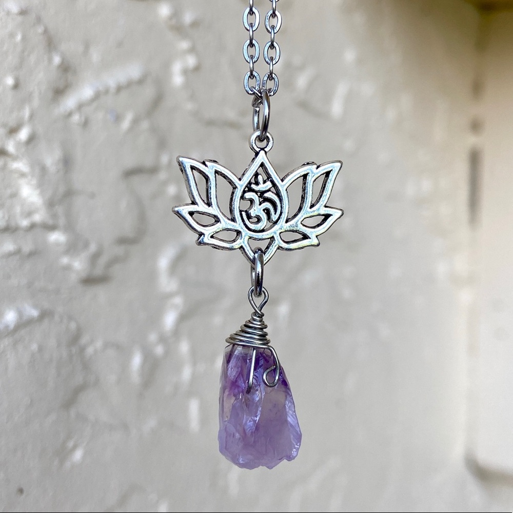 π΄ Amethyst lotus flower om sign boho necklace - Picture 4 of 8